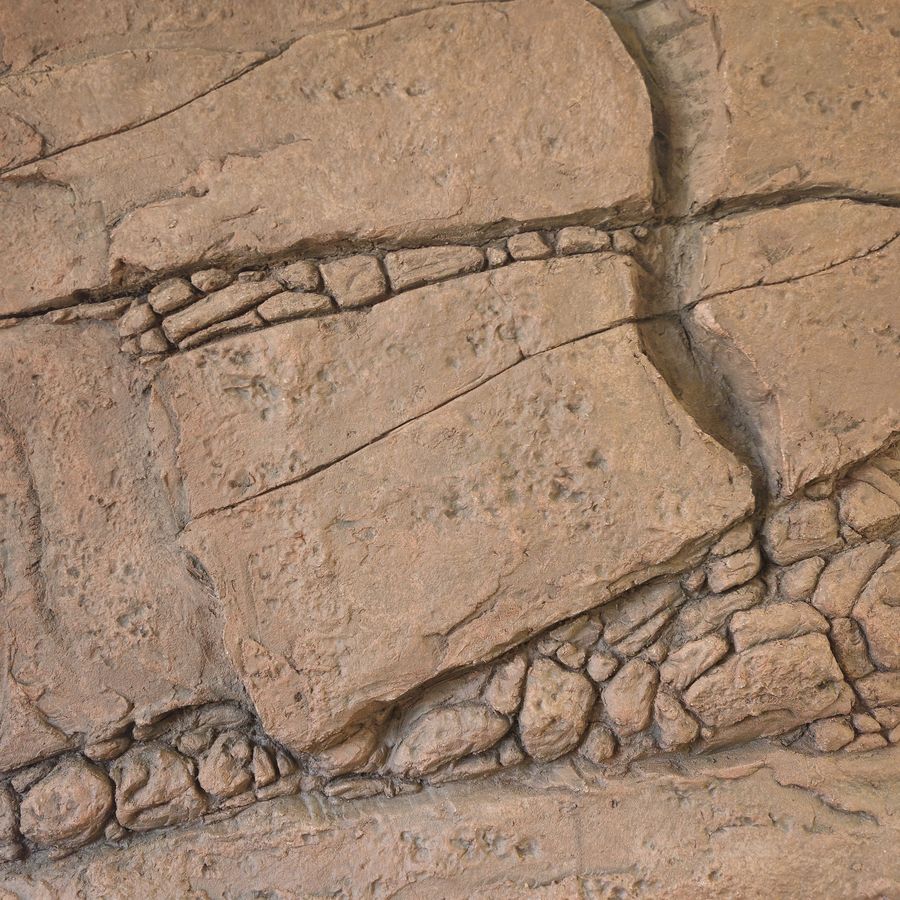 Parement mural effet grès rouge des Vosges sculpté à la main, dalles fracturées et veines d'éboulis