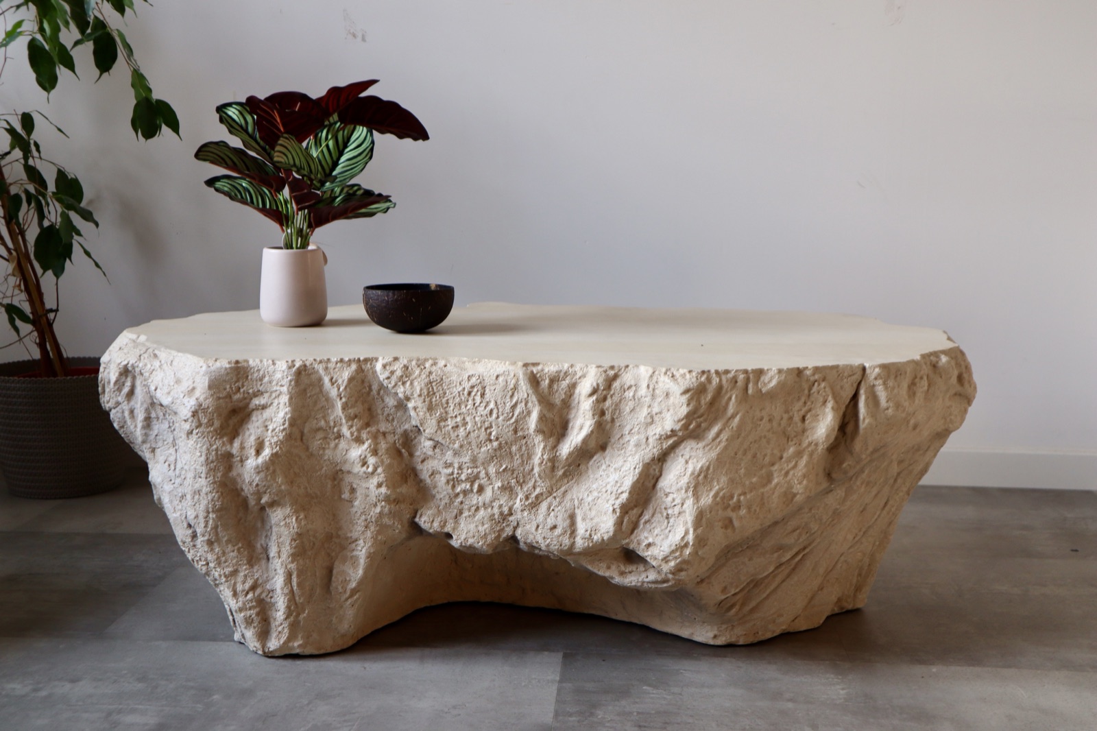 Deuxième table Travertin, format plus grand et teinte plus claire, réalisée sur commande