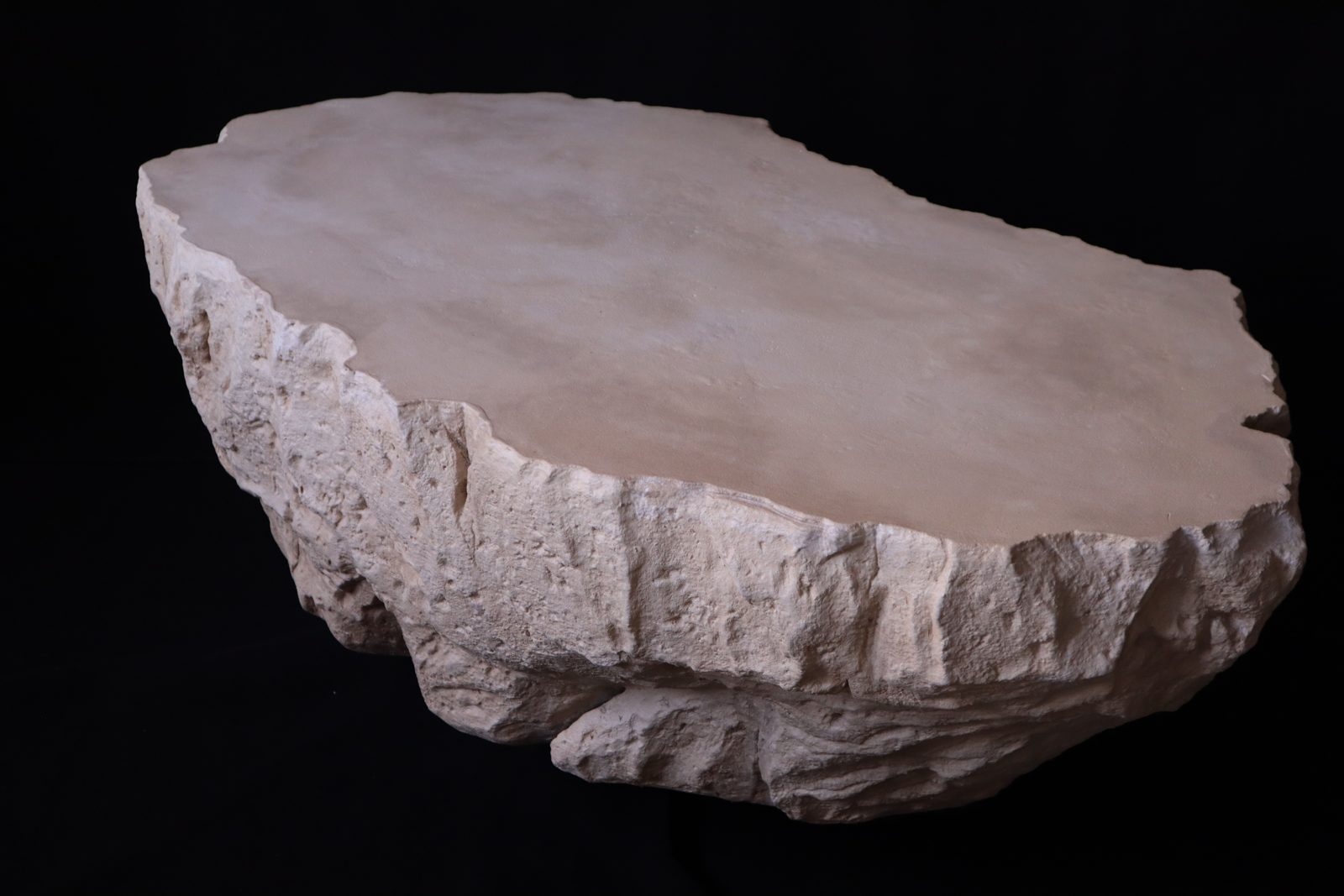 Table basse Travertin, effet roche calcaire sculptée à la main — détail 2